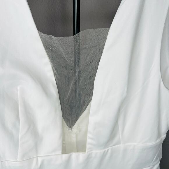 White Plunging Vneck Pants Jumpsuit Size Large - Picture 6 of 8